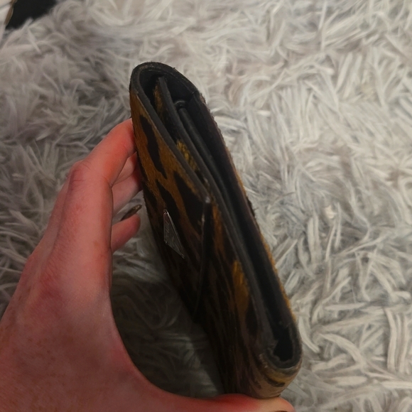 Prada Beautiful Leopard 🐆 Print Compact Wallet (EUC)(LN01319) - Picture 3 of 11